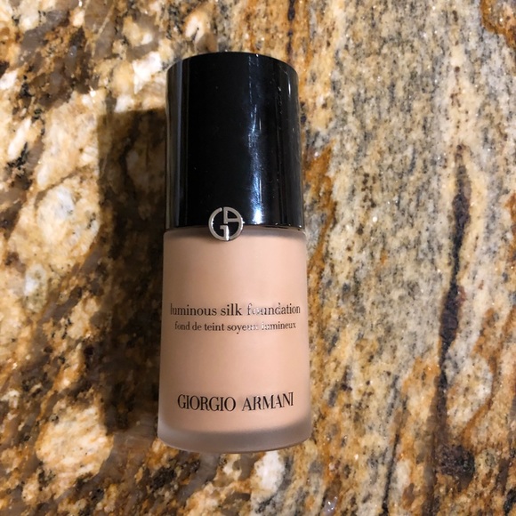 Giorgio Armani luminous silk - Picture 1 of 3